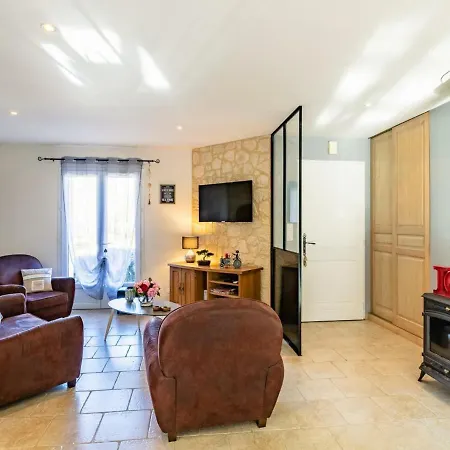 Maison En Pierre Avec Piscine Pres De Sarlat منزل ريفي *