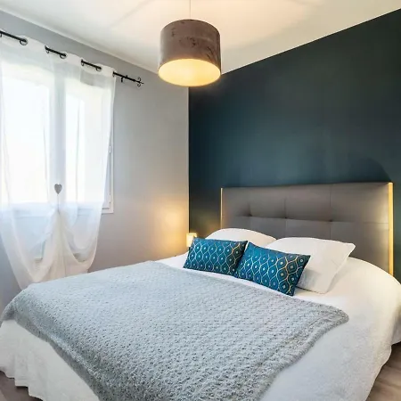 Maison En Pierre Avec Piscine Pres De Sarlat منزل ريفي