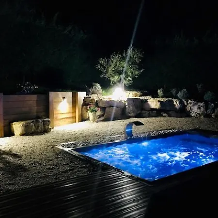 Maison En Pierre Avec Piscine Pres De Sarlat منزل ريفي