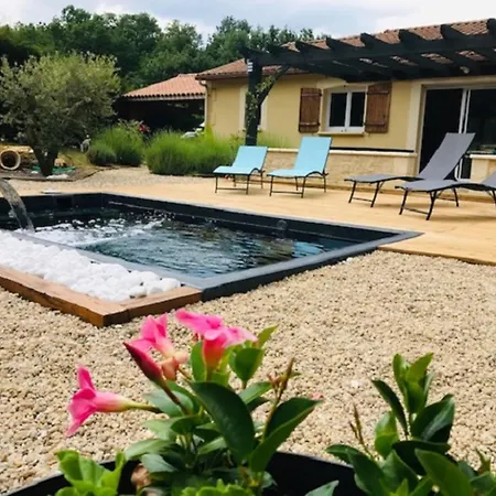 Maison En Pierre Avec Piscine Pres De Sarlat منزل ريفي *